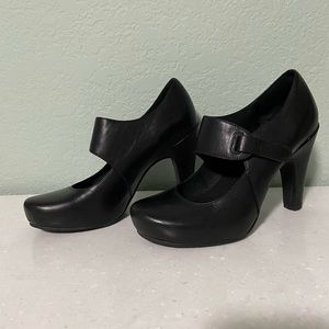 Tsubo black Mary Jane heels